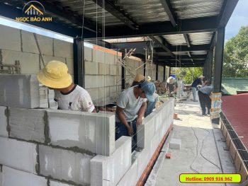 Thi công nhà thép  gạch chưng áp